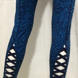 LULULEMON Crop Leggings in Blues Back Detail-SZ:10